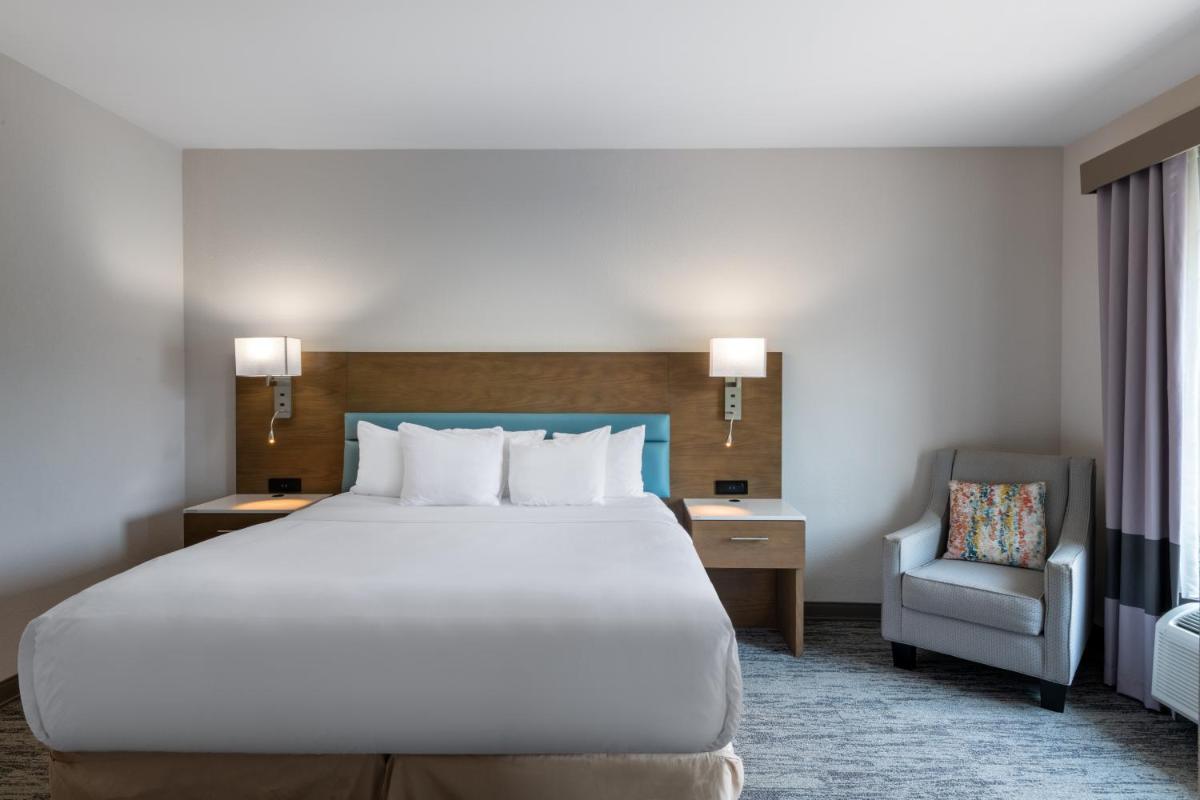 Comfort Inn & Suites - image 2