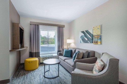 Comfort Inn & Suites - image 37