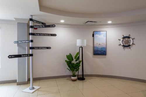 Comfort Inn & Suites - image 38