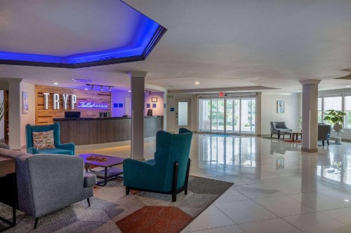 Comfort Inn & Suites - image 4