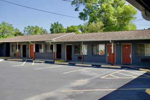 El Camino Motel - image 3