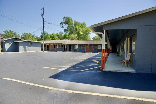 El Camino Motel - image 4