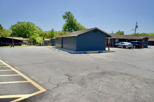 El Camino Motel - image 5