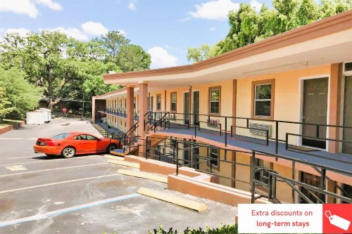 Budgetel Inn & Suites