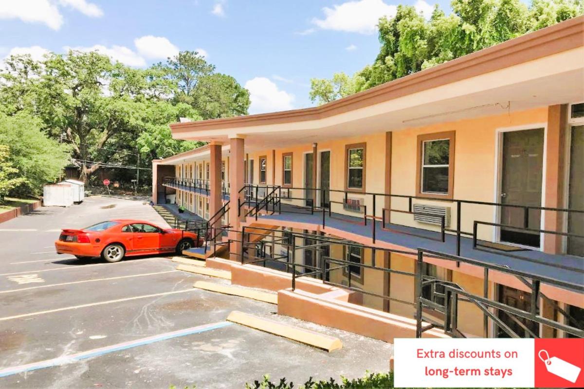 Budgetel Inn & Suites - main image
