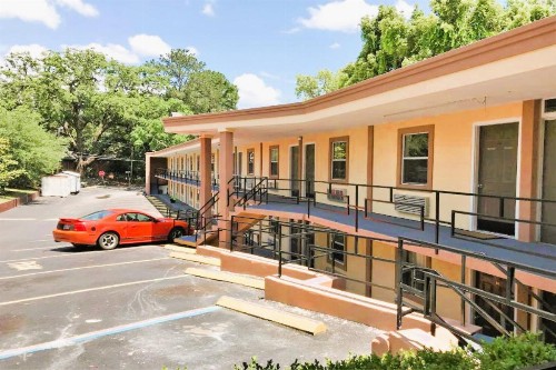 Budgetel Inn & Suites - image 2