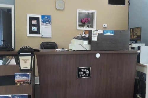 Budgetel Inn & Suites - image 3