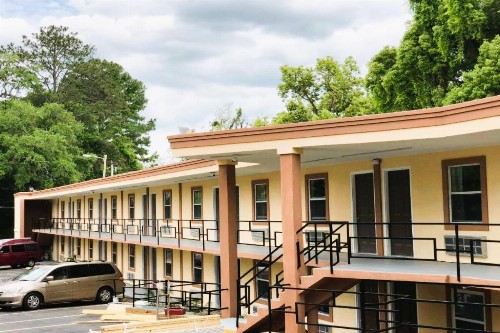 Budgetel Inn & Suites - image 4