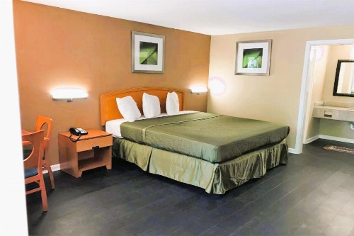Budgetel Inn & Suites - image 5