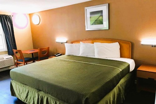 Budgetel Inn & Suites - image 6