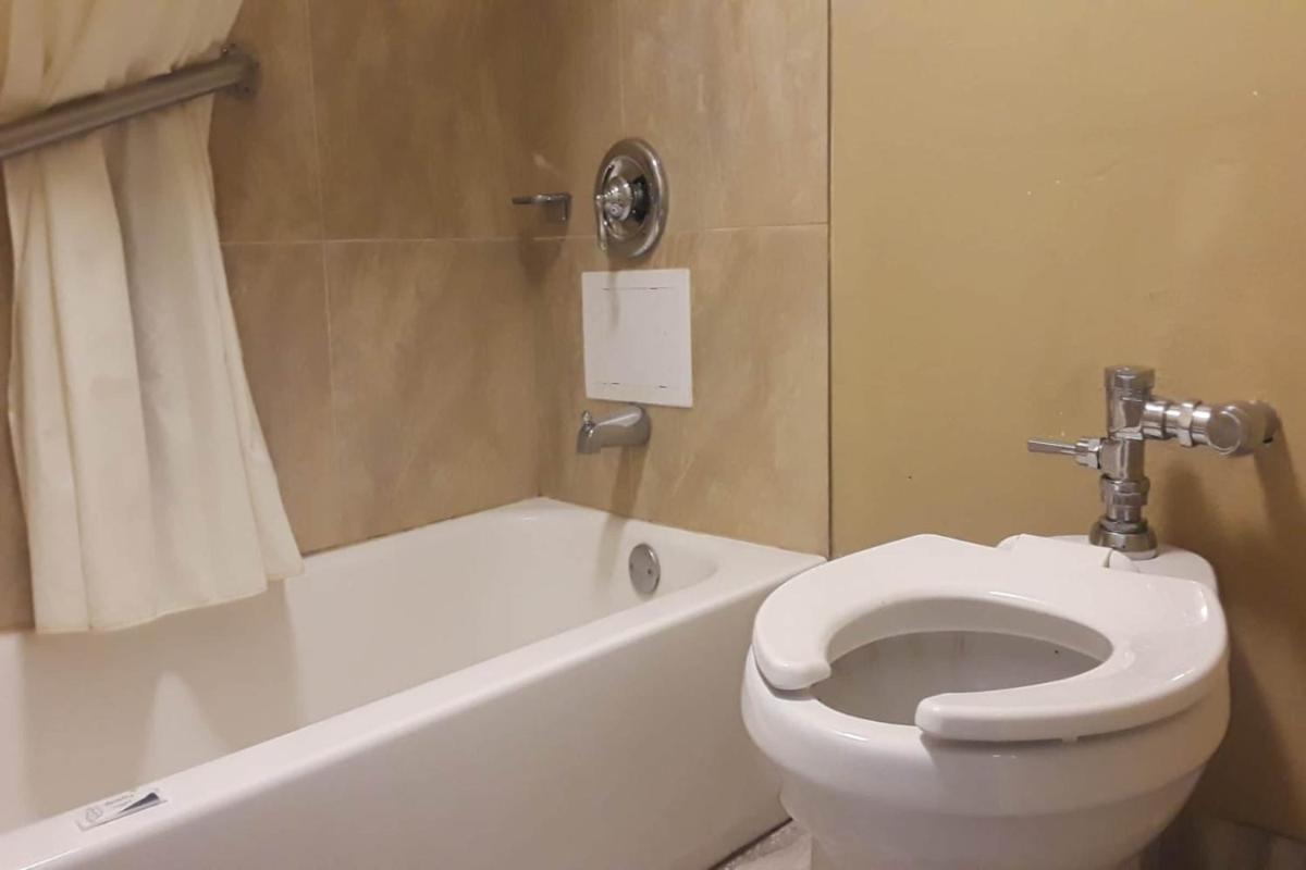 Budgetel Inn & Suites - image 7