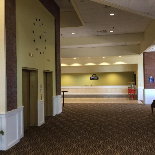 Days Inn & Suites by Wyndham Tallahassee Conf Center I-10 - image 10