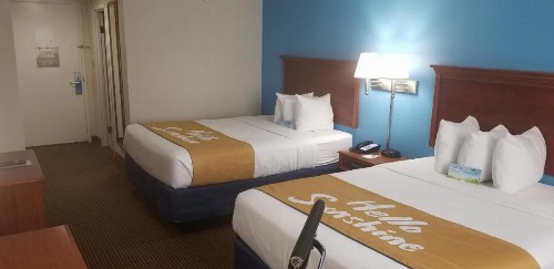 Days Inn & Suites by Wyndham Tallahassee Conf Center I-10 - image 18