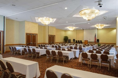 Days Inn & Suites by Wyndham Tallahassee Conf Center I-10 - image 24