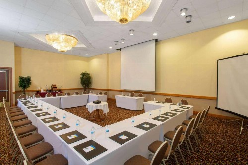Days Inn & Suites by Wyndham Tallahassee Conf Center I-10 - image 28