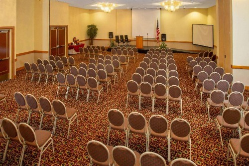 Days Inn & Suites by Wyndham Tallahassee Conf Center I-10 - image 6