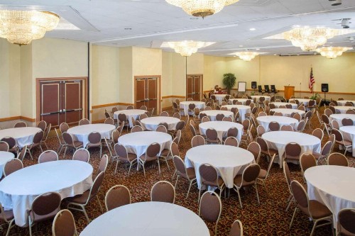 Days Inn & Suites by Wyndham Tallahassee Conf Center I-10 - image 8