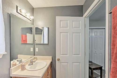 Pristine Tallahassee Townhome Near FSU & Golf! - image 2