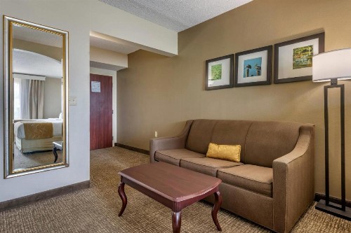 Comfort Suites Sawgrass - image 40