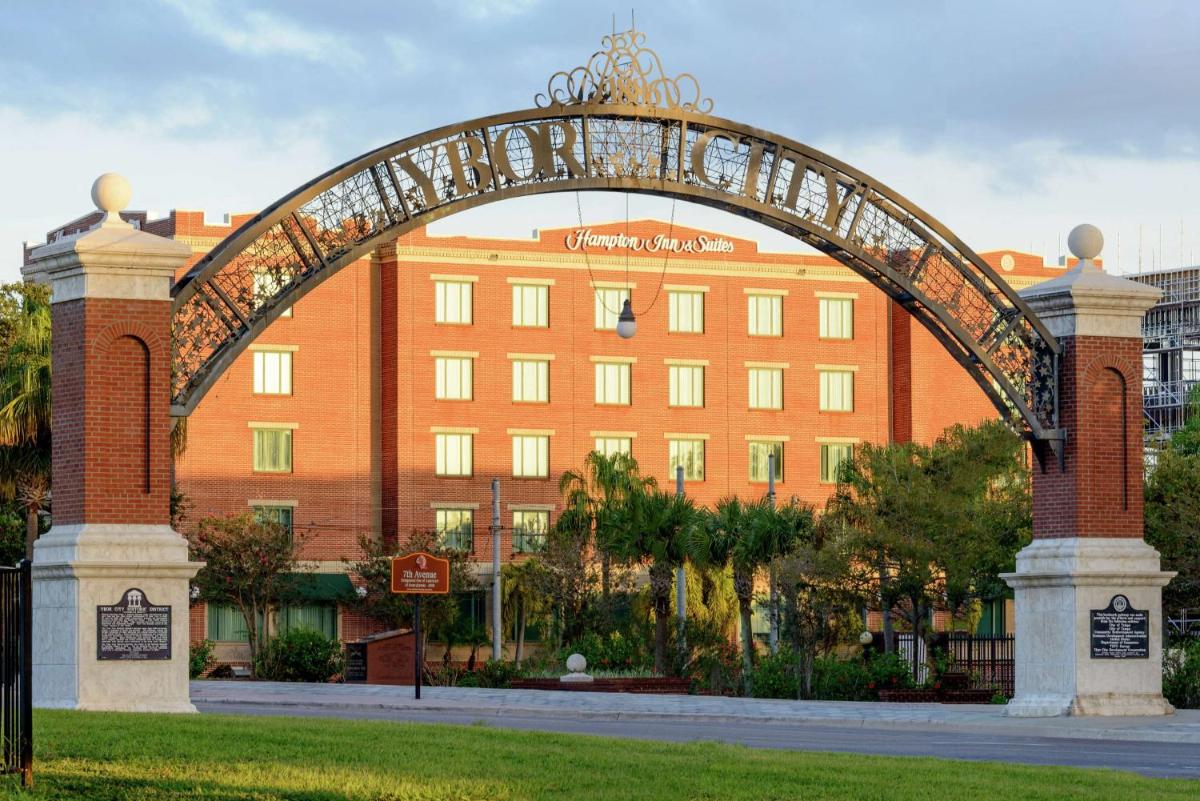 Hampton Inn & Suites Tampa Ybor City Downtown - image 2