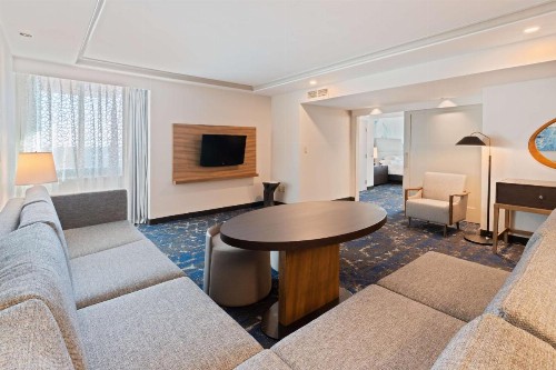 Embassy Suites Tampa - USF / Busch Gardens - image 42