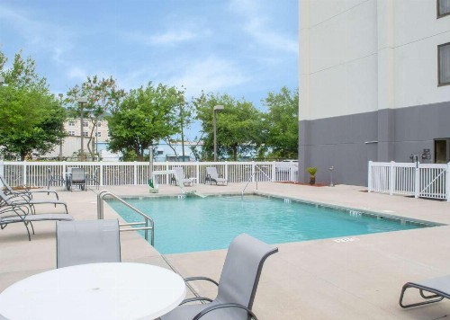 Hampton Inn Tampa-Veterans Expressway - image 8