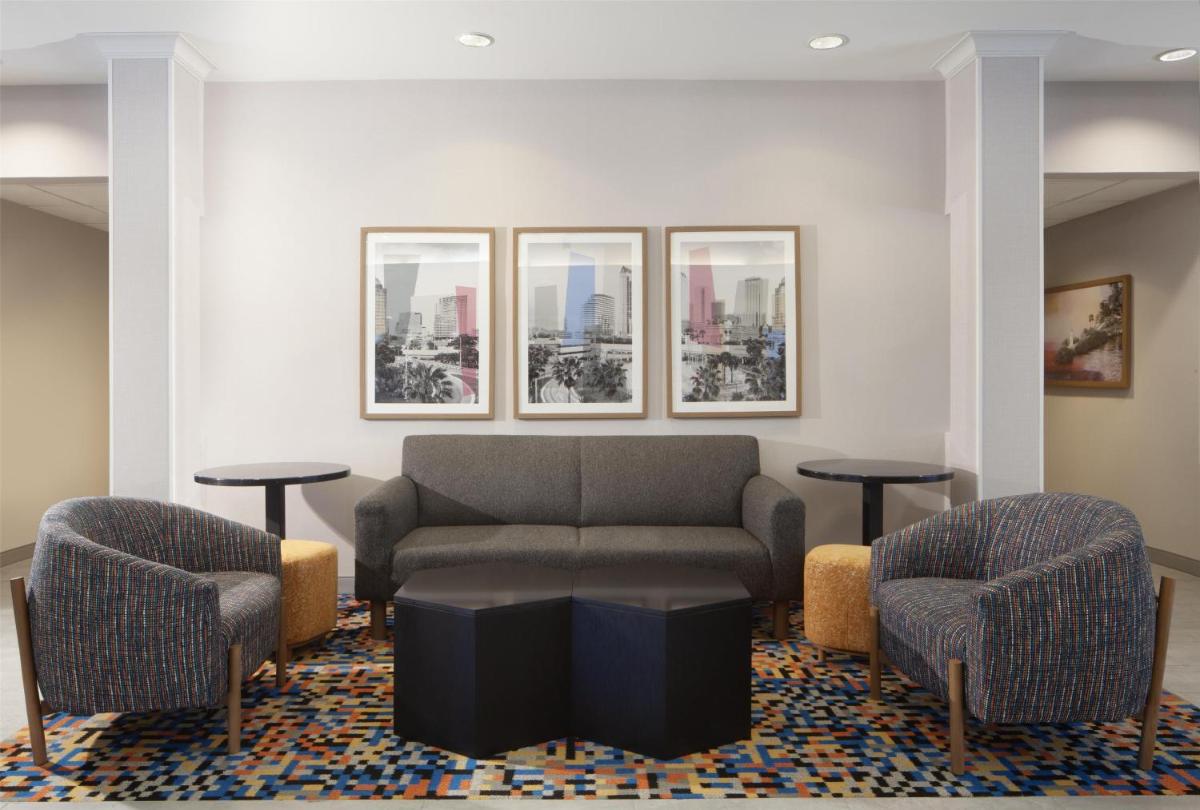 Hampton Inn & Suites Tampa-North - image 5