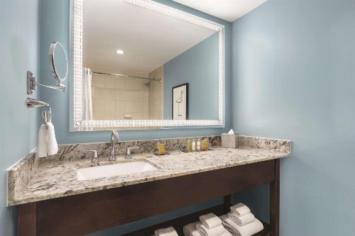 DoubleTree by Hilton Tampa Rocky Point Waterfront - image 16