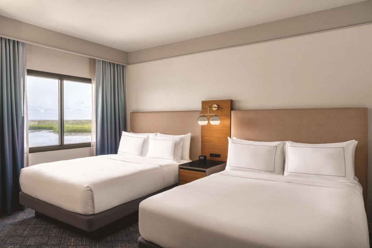 DoubleTree by Hilton Tampa Rocky Point Waterfront - image 3