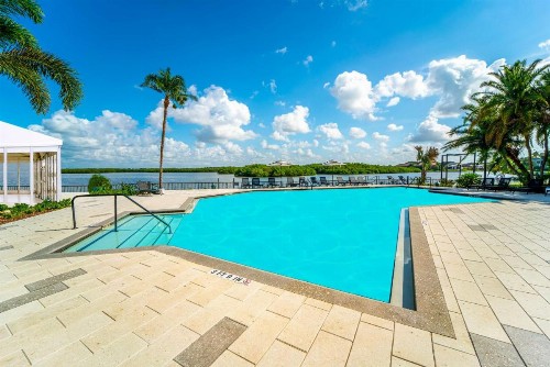 DoubleTree by Hilton Tampa Rocky Point Waterfront - image 30