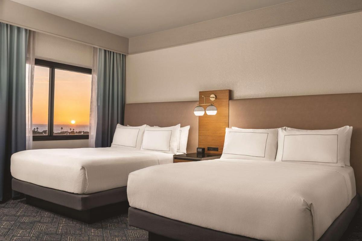 DoubleTree by Hilton Tampa Rocky Point Waterfront - image 4