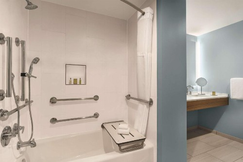 DoubleTree by Hilton Tampa Rocky Point Waterfront - image 49