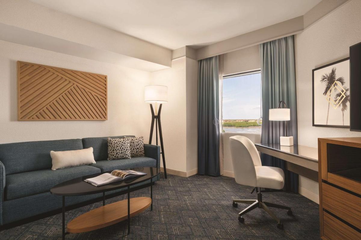 DoubleTree by Hilton Tampa Rocky Point Waterfront - image 7