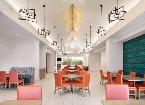 Embassy Suites by Hilton Tampa Airport Westshore - image 2