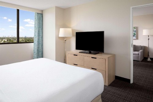 Embassy Suites by Hilton Tampa Airport Westshore - image 20