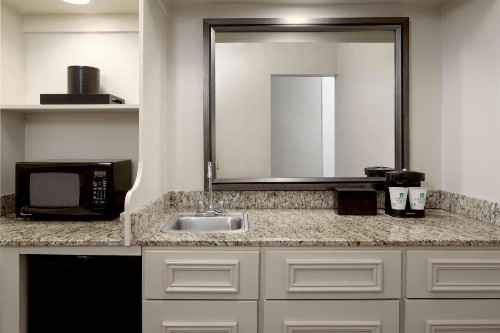 Embassy Suites by Hilton Tampa Airport Westshore - image 43