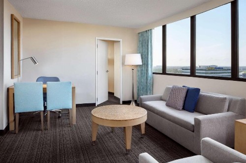 Embassy Suites by Hilton Tampa Airport Westshore - image 9