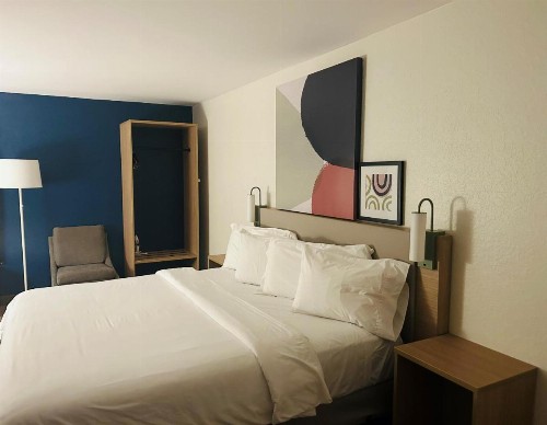 Brandon Center Hotel An IHG Property - image 13