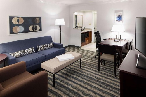 Embassy Suites Tampa - Brandon - image 4