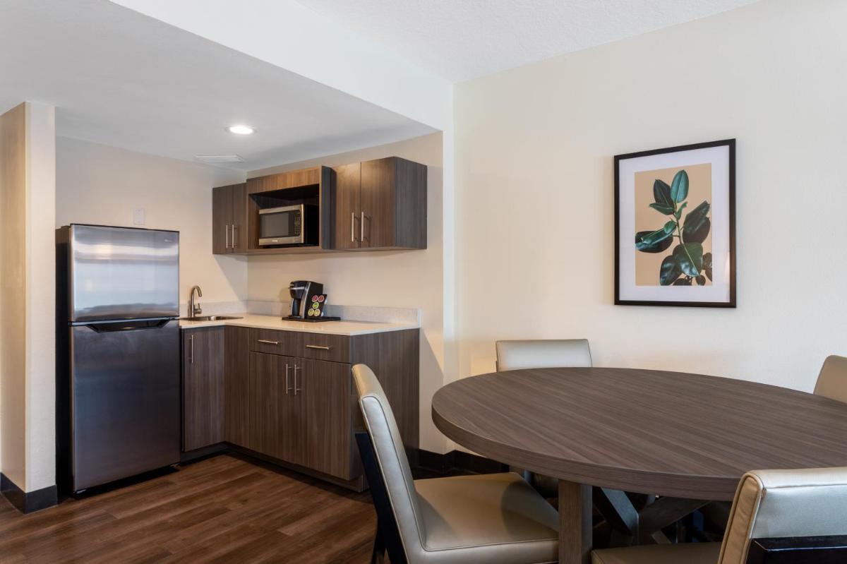 Holiday Inn Tampa North - image 4