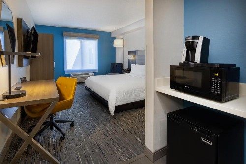 Holiday Inn Express and Suites Tampa I-75 at Bruce B. Downs an IHG Hotel - image 13