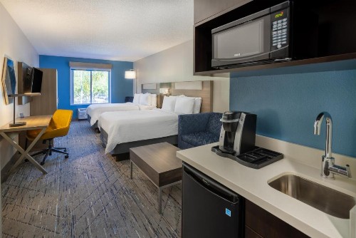 Holiday Inn Express and Suites Tampa I-75 at Bruce B. Downs an IHG Hotel - image 14