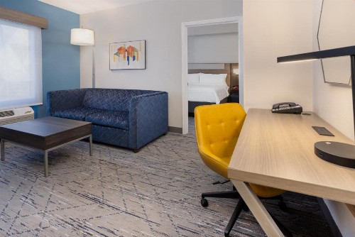 Holiday Inn Express and Suites Tampa I-75 at Bruce B. Downs an IHG Hotel - image 19