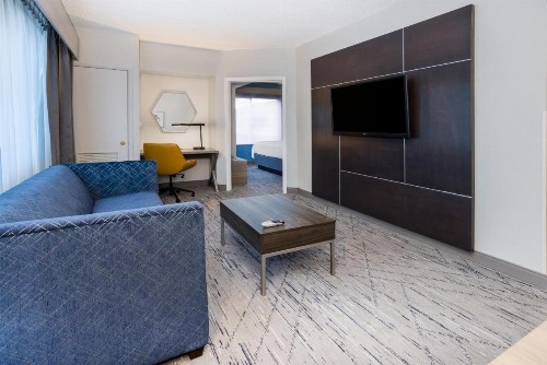 Holiday Inn Express and Suites Tampa I-75 at Bruce B. Downs an IHG Hotel - image 21