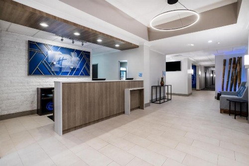 Holiday Inn Express and Suites Tampa I-75 at Bruce B. Downs an IHG Hotel - image 29