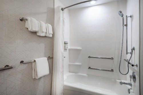 Holiday Inn Express and Suites Tampa I-75 at Bruce B. Downs an IHG Hotel - image 30