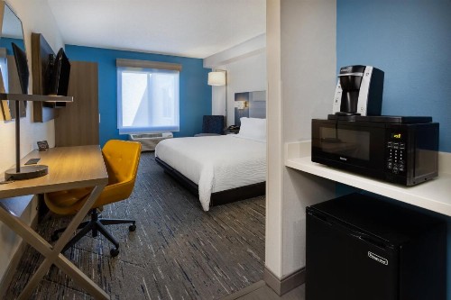 Holiday Inn Express and Suites Tampa I-75 at Bruce B. Downs an IHG Hotel - image 47