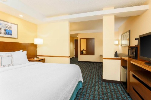 Fairfield Inn and Suites by Marriott Tampa Brandon - image 12