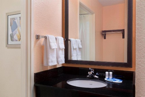 Fairfield Inn and Suites by Marriott Tampa Brandon - image 23