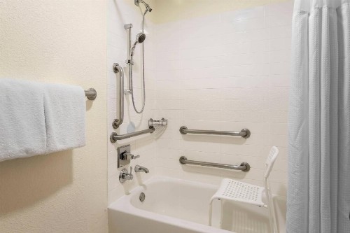 Fairfield Inn and Suites by Marriott Tampa Brandon - image 3